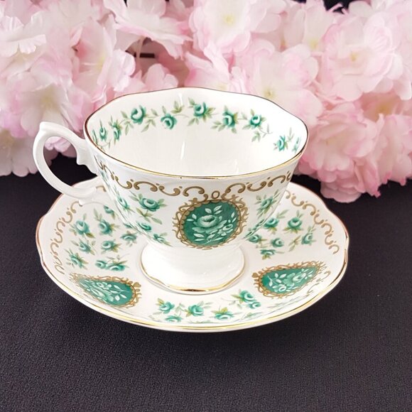 Royal Albert Cameo Memento Bone China Tea Cup England - Picture 4 of 12